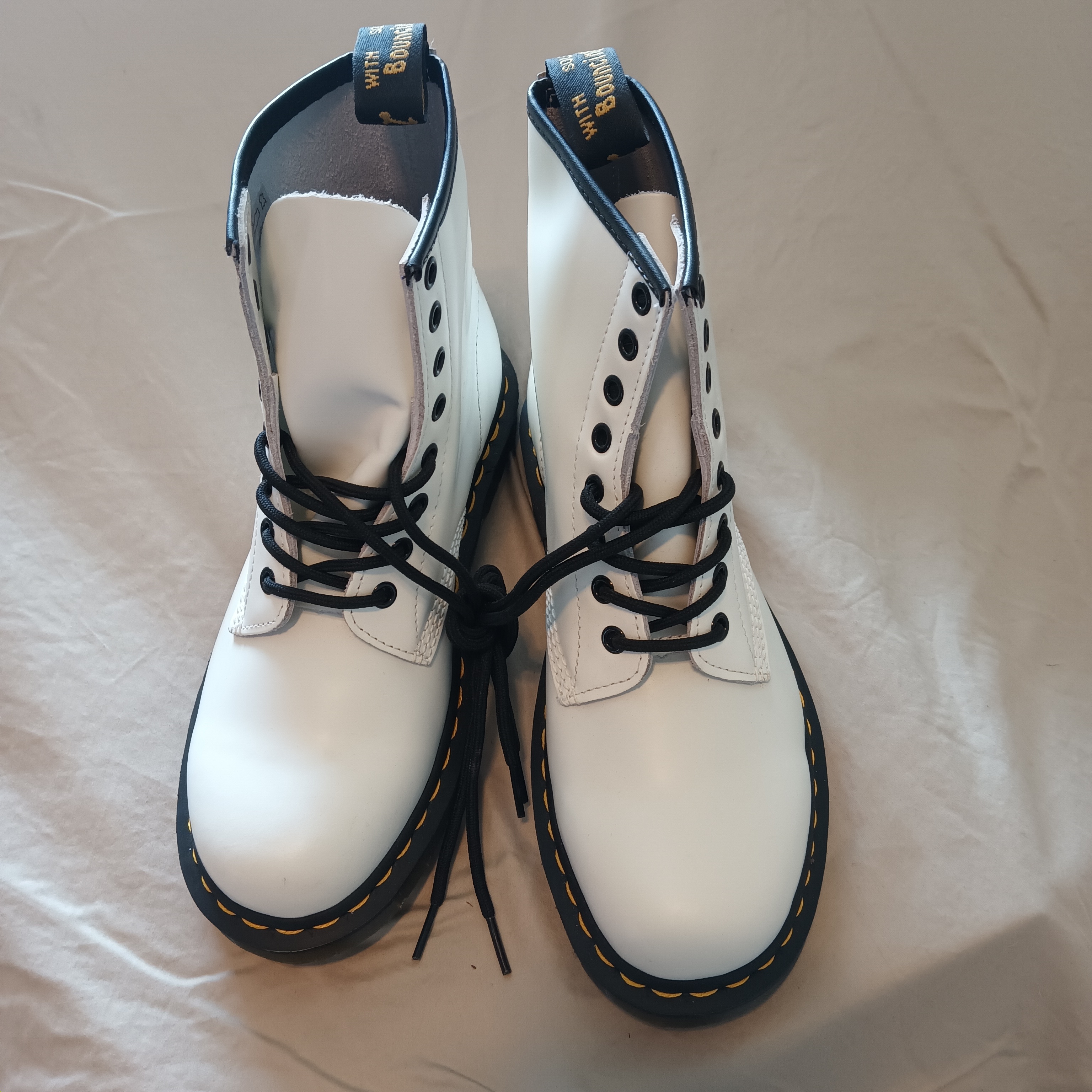 Dr. Martens 1460 White Smooth Leather 8-Eye Boot Women's Size 9 / Uk 7 / Eu 41